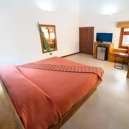 Nanajuana Rio Dulce Hotel Exterior photo