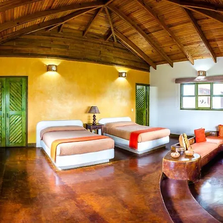 Nanajuana Rio Dulce Hotel Exterior photo